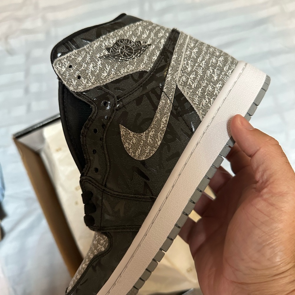 Nike Men's Black and White Patterned Sneakers